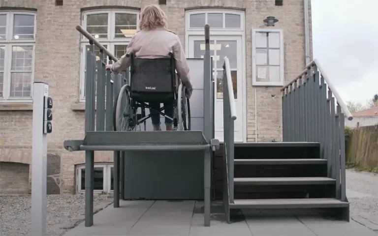 FlexStep: A Space-Saving Stairlift and Staircase in One